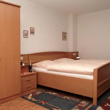 Gaestehaus Zum Nummer 1 Apartment